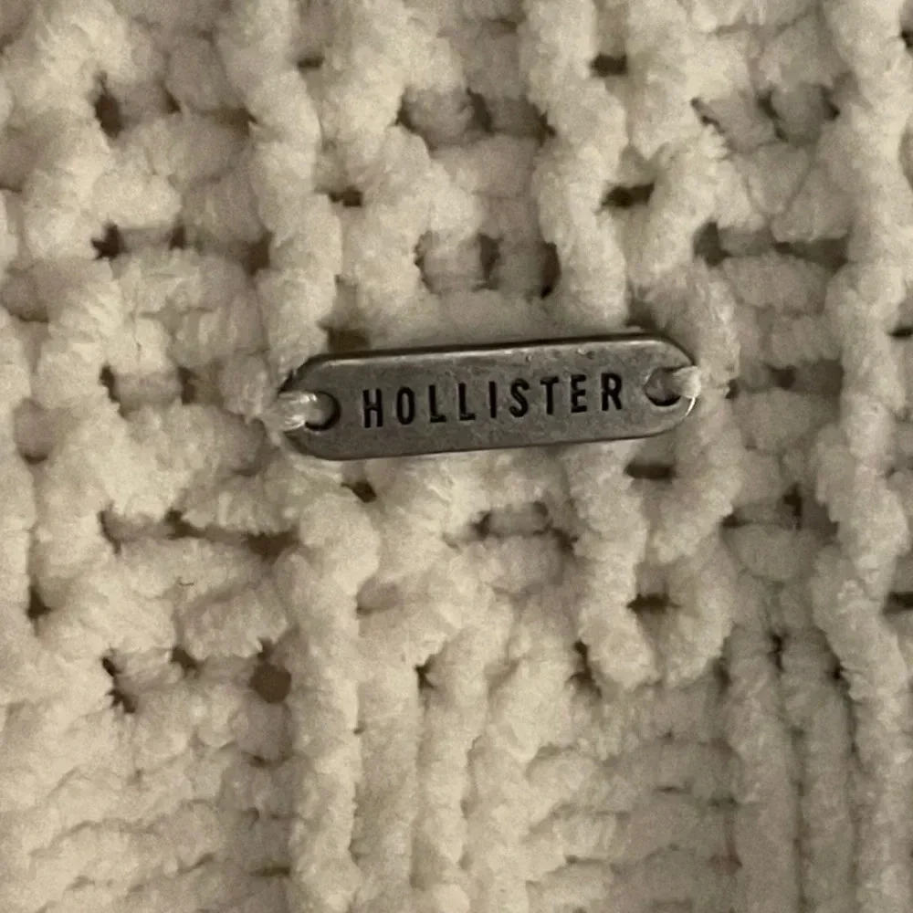Hollister-Women's Knitted Mock Neck Sweater size XS.  Short sweater - Picture 4 of 6